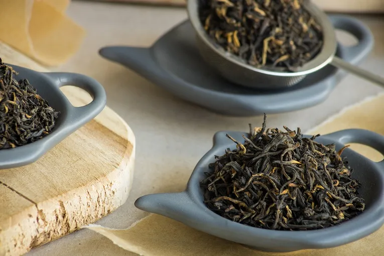 Golden Monkey - chińska czarna herbata - słodkawy smak - dymny akcent